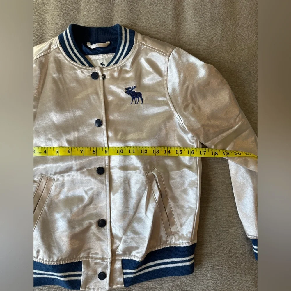 Abercrombie Kids Satin Bomber Jacket Boys 9/10 Cream Navy Varsity Moose Logo - Picture 8 of 9